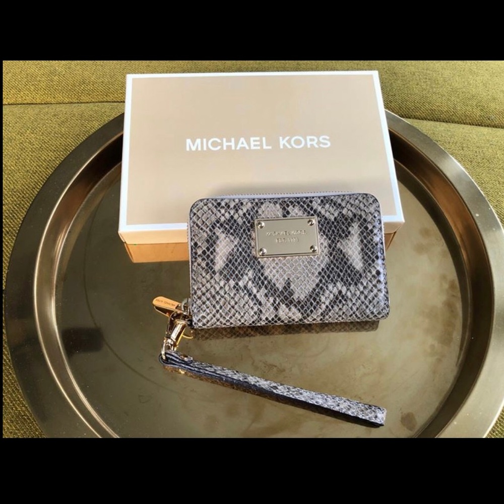 Michael kors wallet